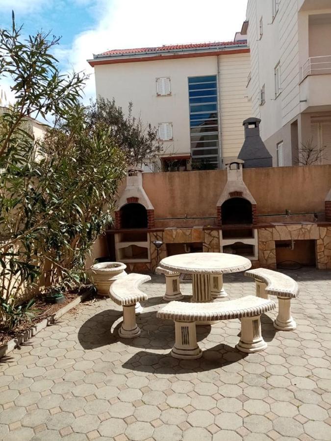Apartman Valkira Novalja - Moderan Smjestaj S Pogledom Blizu Zrca Exterior foto